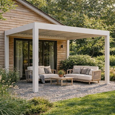 Pergola Freistehend vor einem Holzfassade