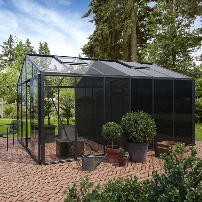 Gewächshaus mit integriertem Lager